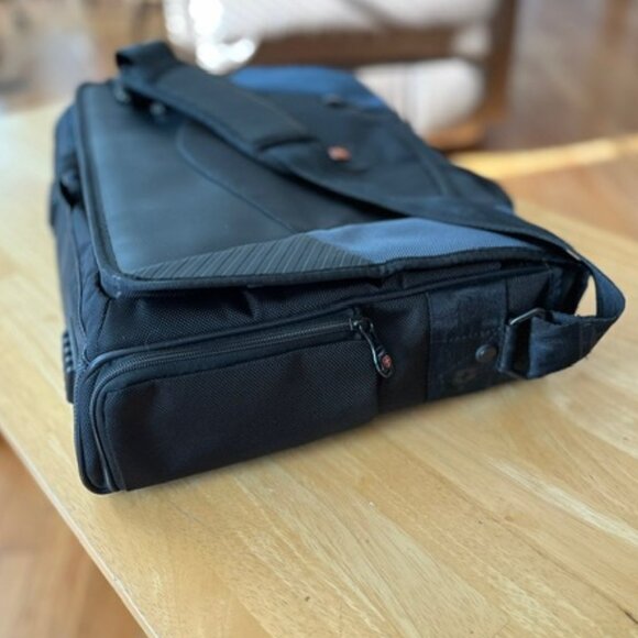 SwissGear Laptop Bag - Picture 9 of 12